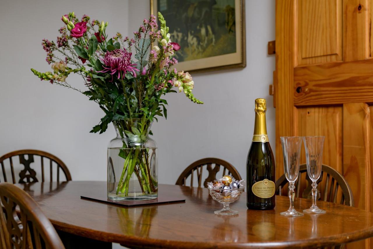 Luccombe Farm Holiday Cottages Milton Abbas Экстерьер фото