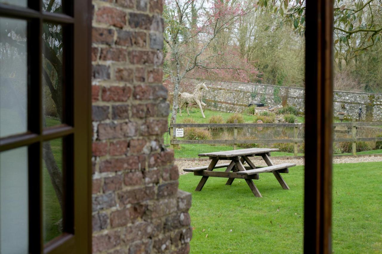 Luccombe Farm Holiday Cottages Milton Abbas Экстерьер фото